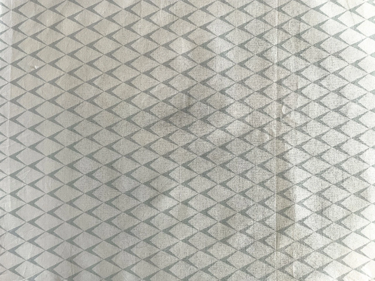 SOLDES Tissu graphique vert sauge 89x100 cm